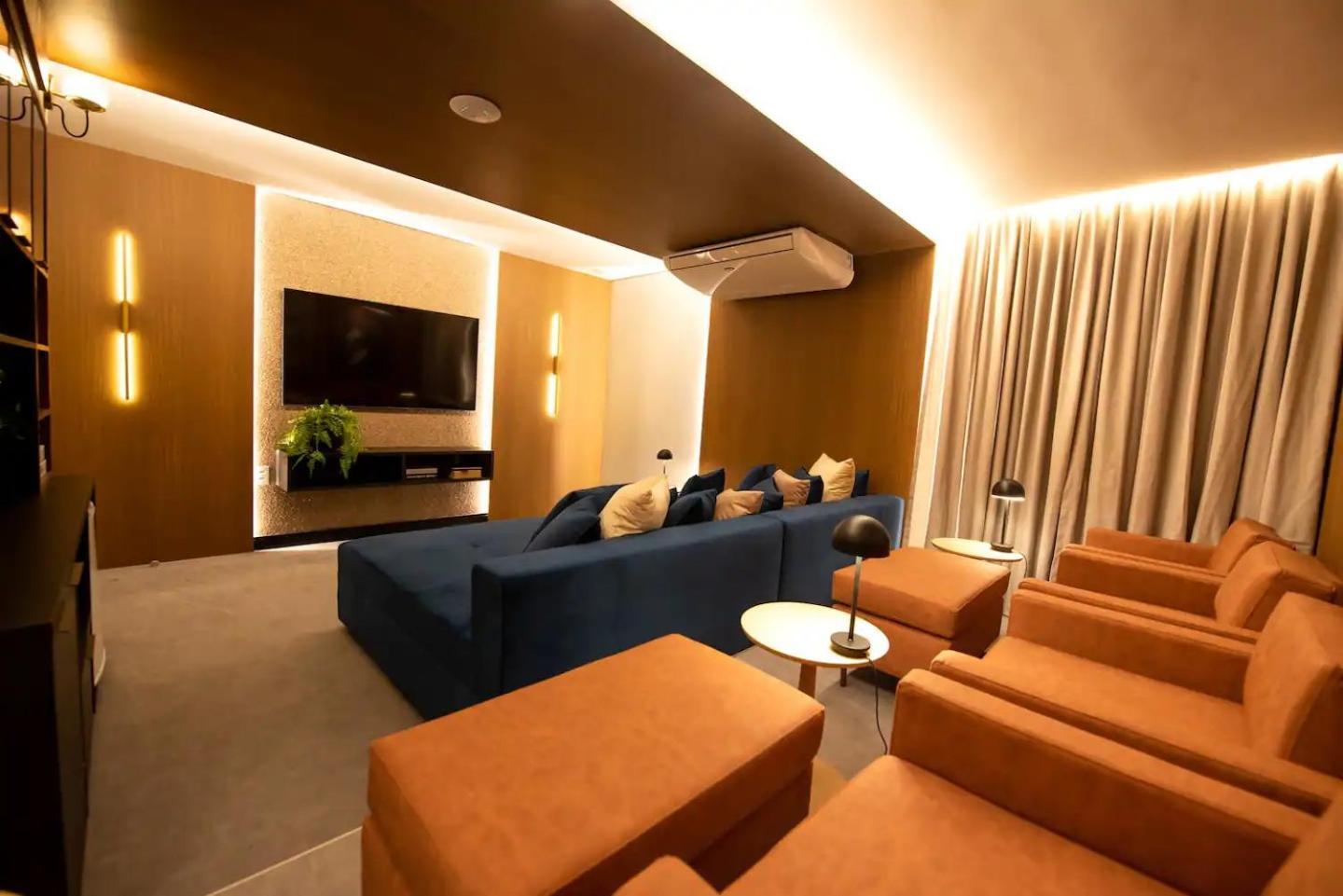 Luxury Flat In Olimpia With Rooftop Pool, Gym, Cinema & More!